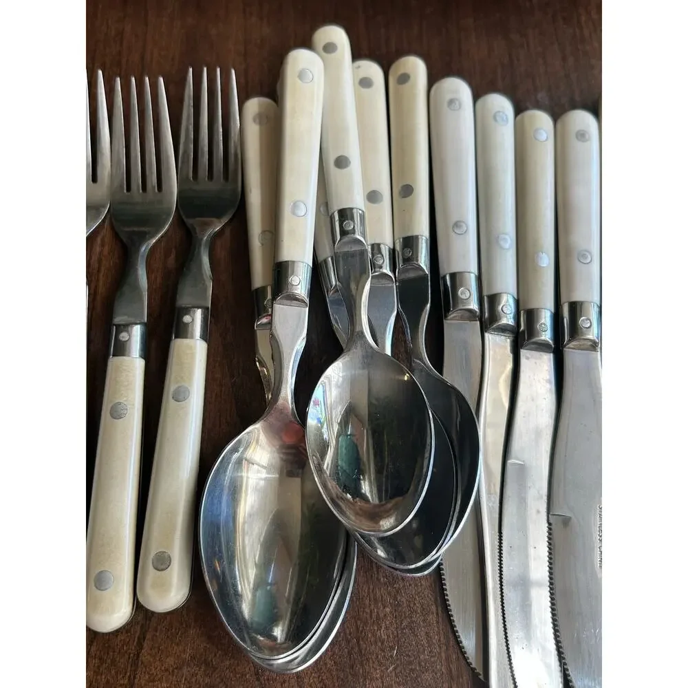 20 pieces Vintage Washington Forge Mardi Gras stainless steel flatware off-white
